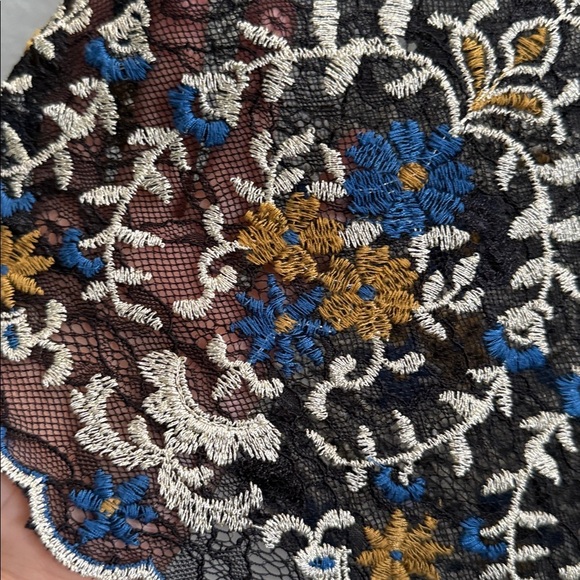 Anthropologie AKEMI + KIN Women’s Black Metallic Foral Embroidered Lace Top Sm - Picture 6 of 8